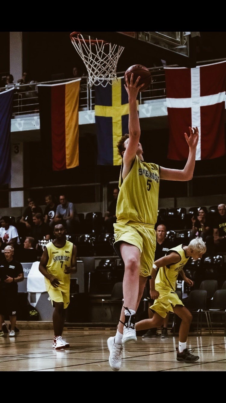 U16